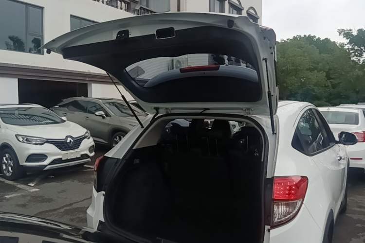 Used Honda Vezel 2020 1.5L CVT Pioneer Edition Trunk