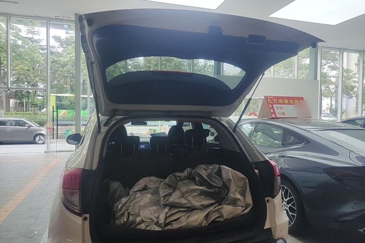 Used Honda Vezel 2020 1.5L CVT Pioneer Edition Trunk