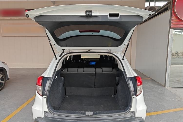 Used Honda Vezel 2020 1.5L CVT Elite Edition Trunk