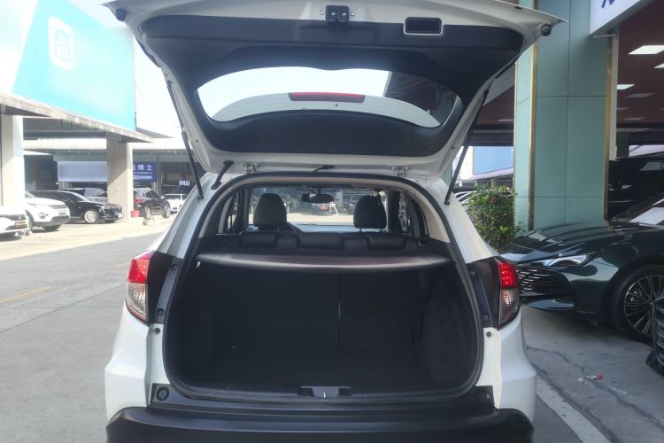 Used Honda Vezel 2020 1.5L CVT Pioneer Edition Trunk