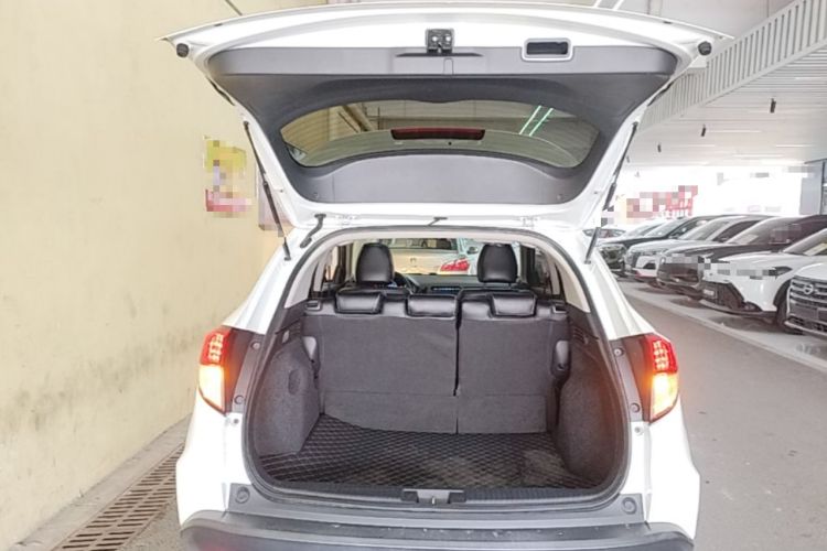 Used Honda Vezel 2020 1.5L CVT Elite Edition Trunk