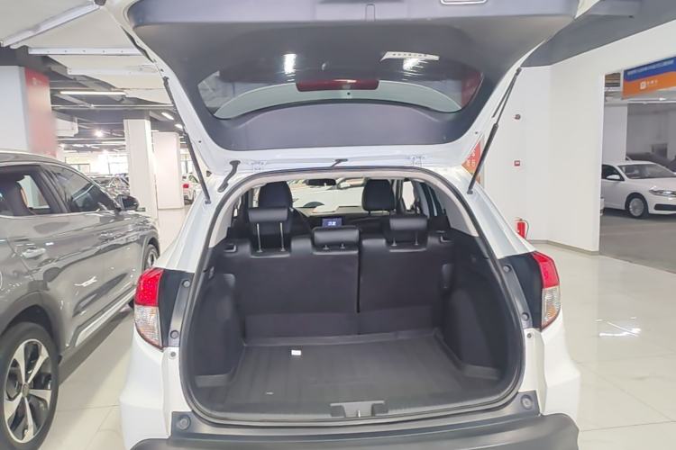Used Honda Vezel 2020 1.5L CVT Pioneer Edition Trunk