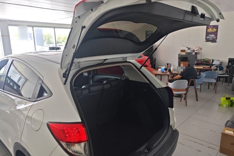 Used Honda Vezel 2020 1.5L CVT Elite Edition Trunk
