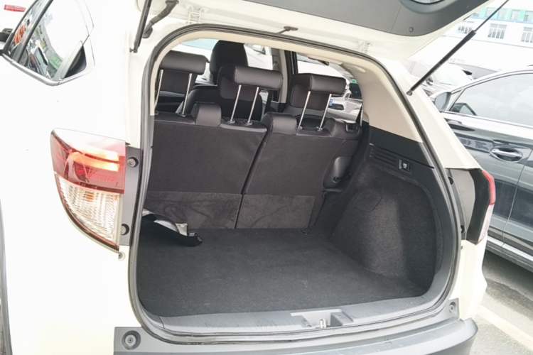Used Honda Vezel 2020 220 TURBO CVT Luxury Edition Trunk