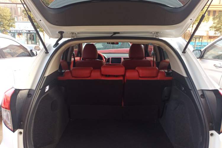 Used Honda Vezel 2020 1.5L CVT Pioneer Edition Trunk