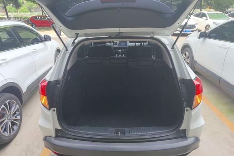Used Honda Vezel 2020 1.5L CVT Pioneer Edition Trunk