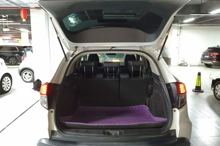 Used Honda Vezel 2020 1.5L CVT Pioneer Edition Trunk