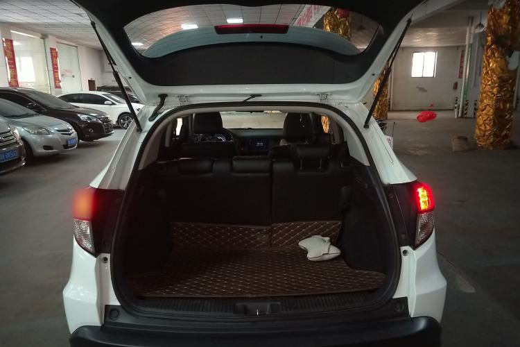 Used Honda Vezel 2020 1.5L CVT Pioneer Edition Trunk