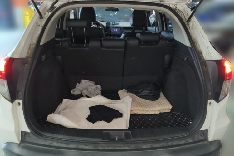 Used Honda Vezel 2020 1.5L CVT Luxury Edition Trunk