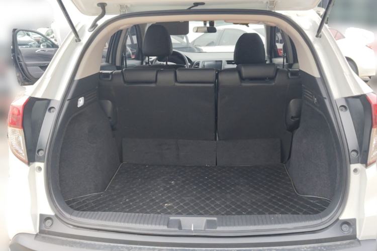 Used Honda Vezel 2020 1.5L CVT Luxury Edition Trunk