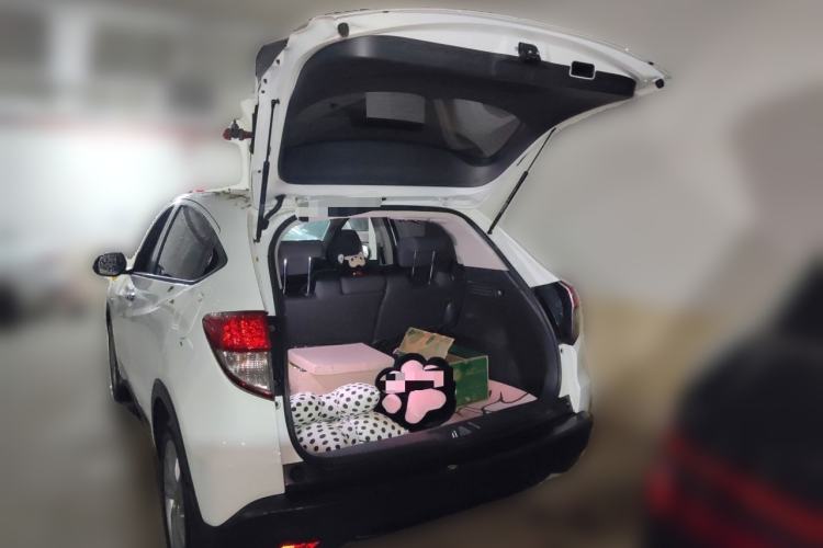 Used Honda Vezel 2020 1.5L CVT Elite Edition Trunk
