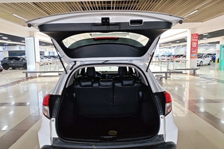 Used Honda Vezel 2020 1.5L CVT Elite Edition Trunk
