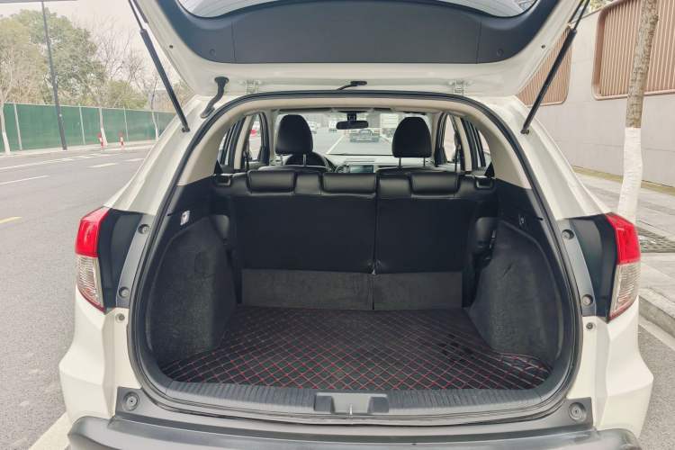 Used Honda Vezel 2020 1.5L CVT Pioneer Edition Trunk