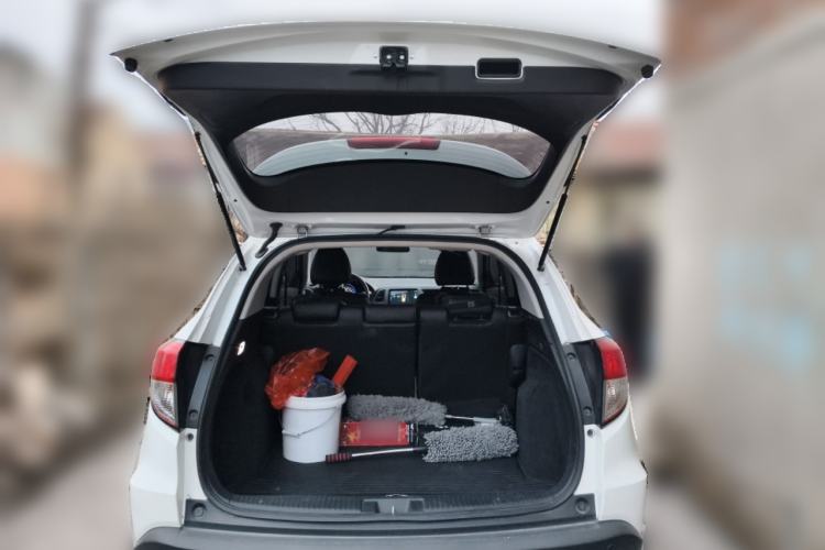 Used Honda Vezel 2020 1.5L CVT Pioneer Edition Trunk