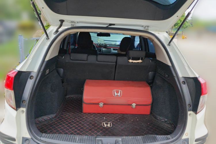 Used Honda Vezel 2020 1.5L CVT Elite Edition Trunk