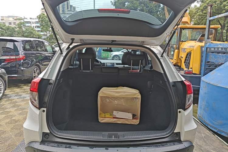 Used Honda Vezel 2020 1.5L CVT Pioneer Edition Trunk