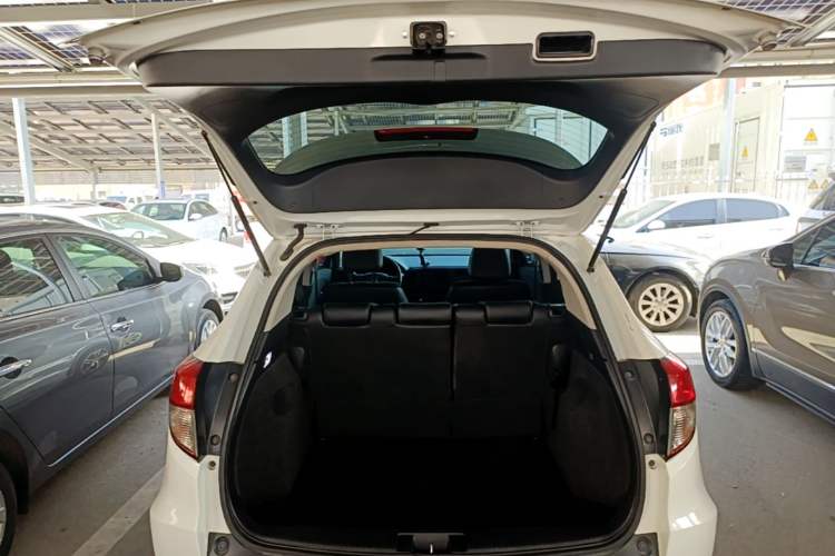 Used Honda Vezel 2020 1.5L CVT Pioneer Edition Trunk