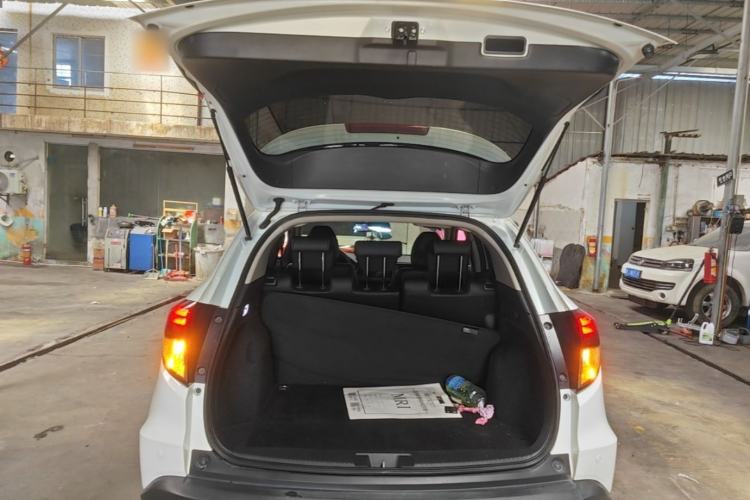 Used Honda Vezel 2020 220 TURBO CVT Luxury Edition Trunk