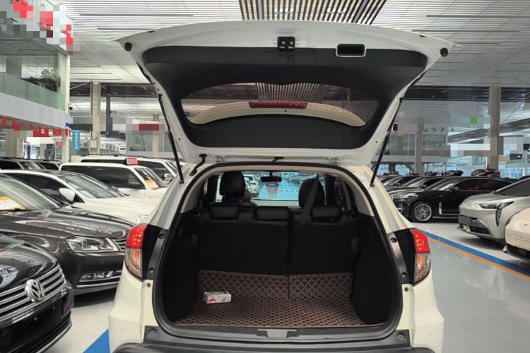 Used Honda Vezel 2020 1.5L CVT Elite Edition Trunk