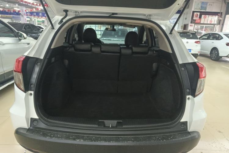 Used Honda Vezel 2020 1.5L CVT Elite Edition Trunk