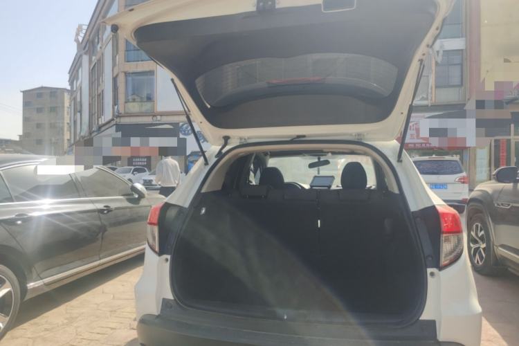 Used Honda Vezel 2020 1.5L CVT Elite Edition Trunk