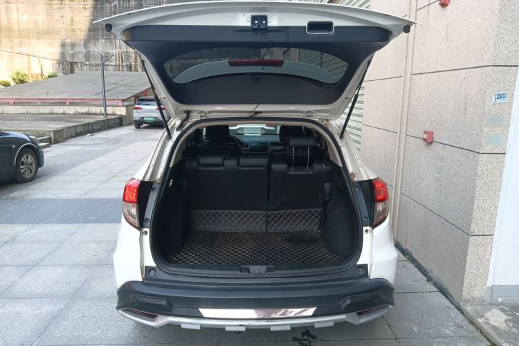 Used Honda Vezel 2020 1.5L CVT Pioneer Edition Trunk