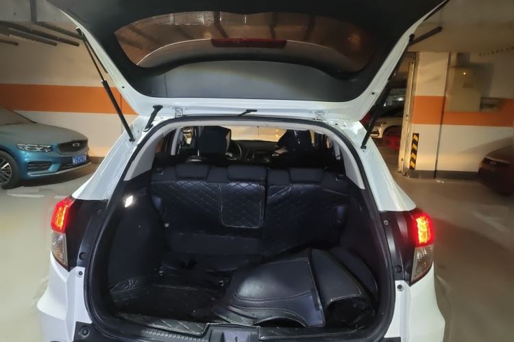Used Honda Vezel 2020 1.5L CVT Elite Edition Trunk