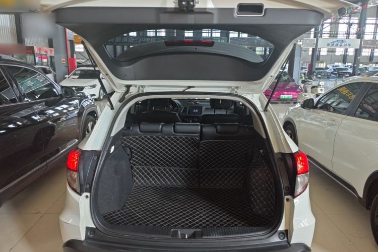 Used Honda Vezel 2020 1.5L CVT Pioneer Edition Trunk