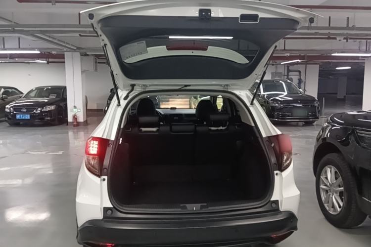 Used Honda Vezel 2020 1.5L CVT Pioneer Edition Trunk