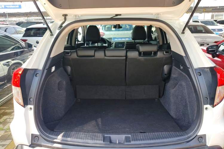 Used Honda Vezel 2020 1.5L CVT Pioneer Edition Trunk