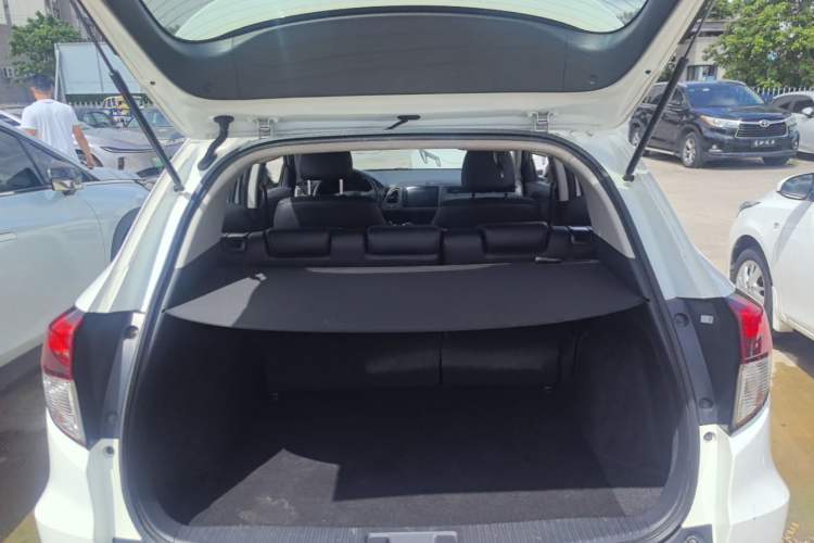 Used Honda Vezel 2020 220 TURBO CVT Luxury Edition Trunk
