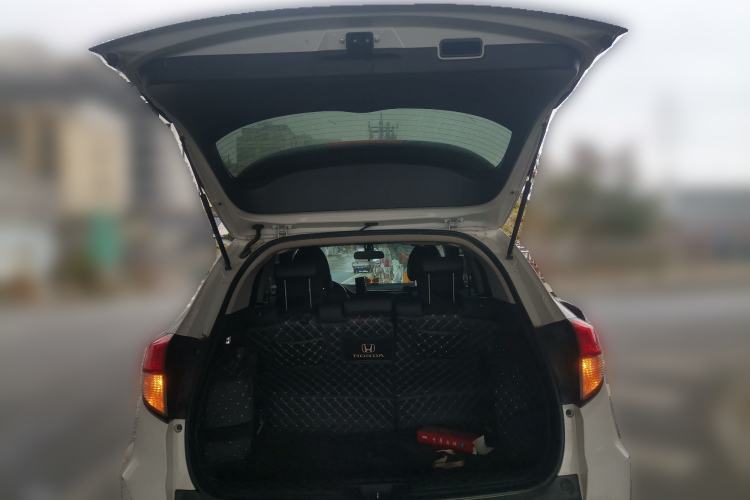 Used Honda Vezel 2020 1.5L CVT Pioneer Edition Trunk