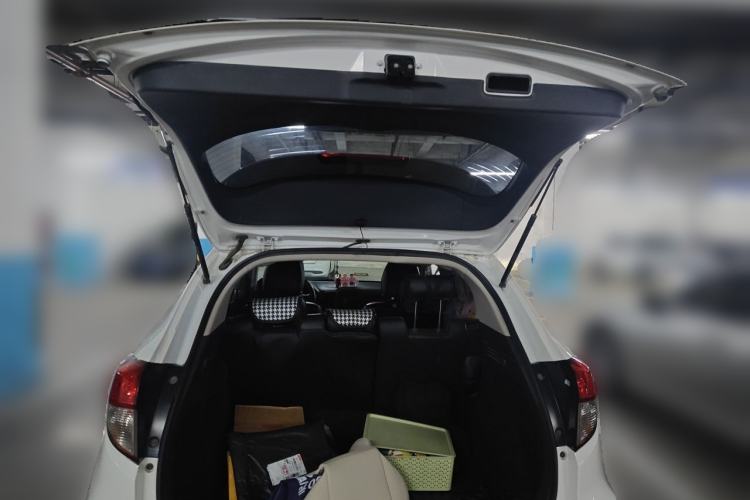 Used Honda Vezel 2020 1.5L CVT Pioneer Edition Trunk
