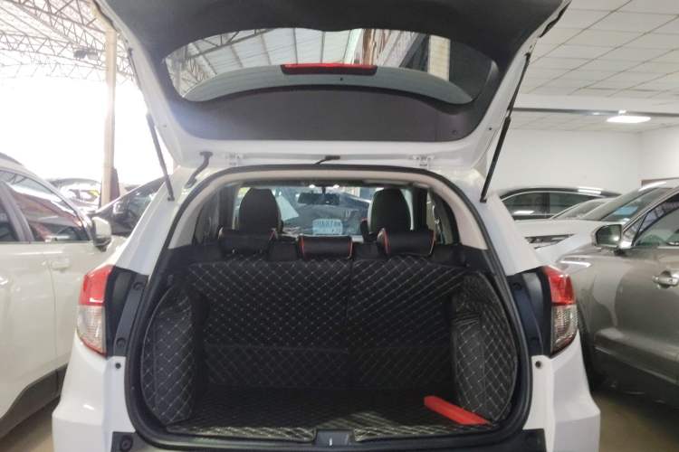 Used Honda Vezel 2020 1.5L CVT Elite Edition Trunk