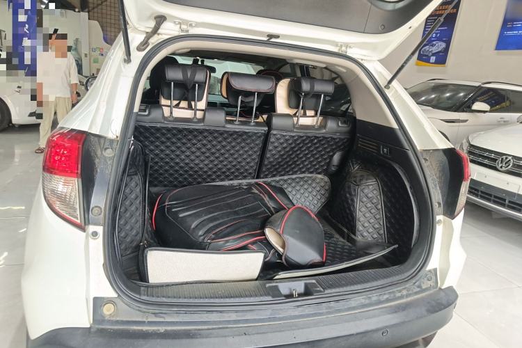 Used Honda Vezel 2020 1.5L CVT Pioneer Edition Trunk