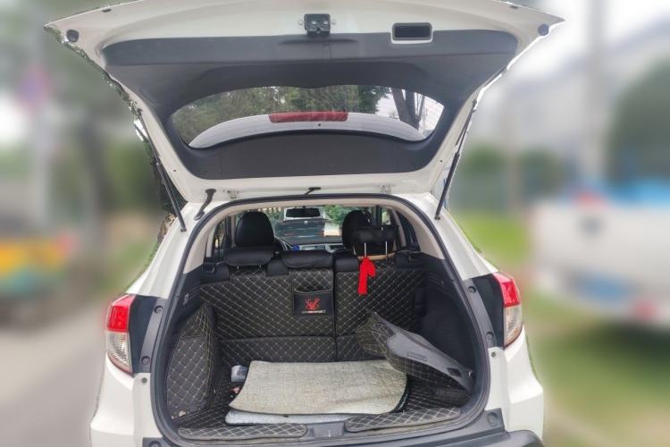Used Honda Vezel 2020 1.5L CVT Pioneer Edition Trunk