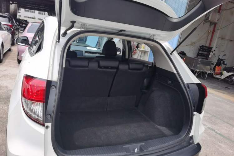 Used Honda Vezel 2020 1.5L CVT Pioneer Edition Trunk