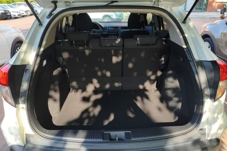 Used Honda Vezel 2020 1.5L CVT Elite Edition Trunk