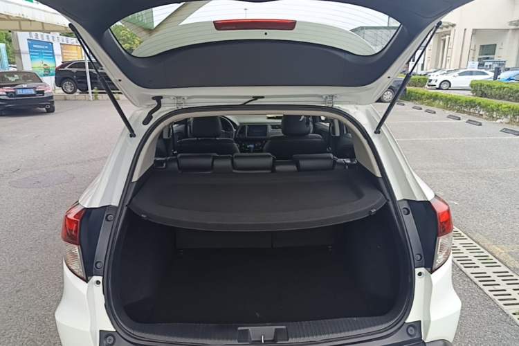 Used Honda Vezel 2020 1.5L CVT Luxury Edition Trunk