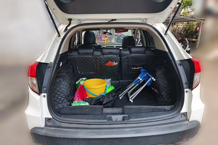 Used Honda Vezel 2020 1.5L CVT Elite Edition Trunk