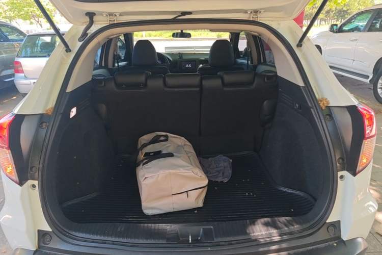 Used Honda Vezel 2020 1.5L CVT Luxury Edition Trunk