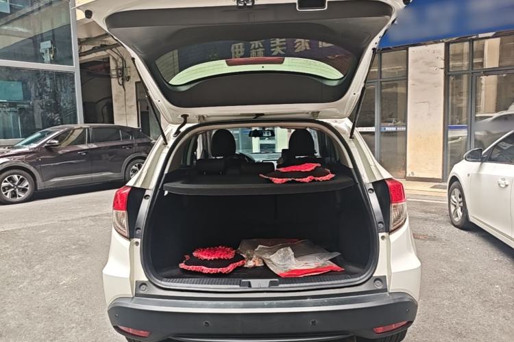 Used Honda Vezel 2020 1.5L CVT Elite Edition Trunk