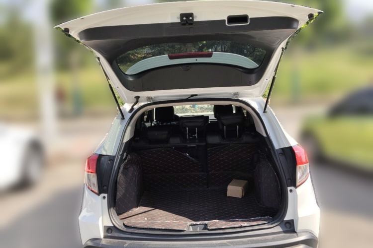 Used Honda Vezel 2020 220 TURBO CVT Elite Edition Trunk