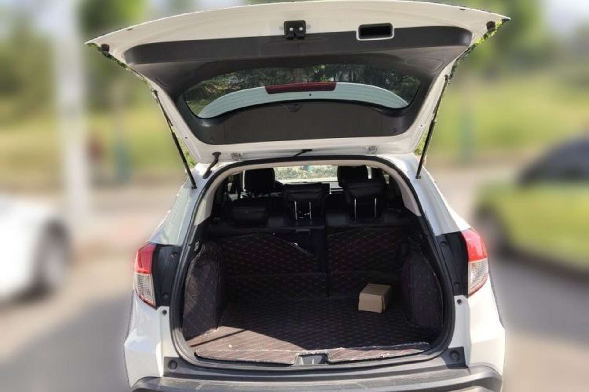 Used Honda Vezel 2020 220 TURBO CVT Elite Edition Trunk