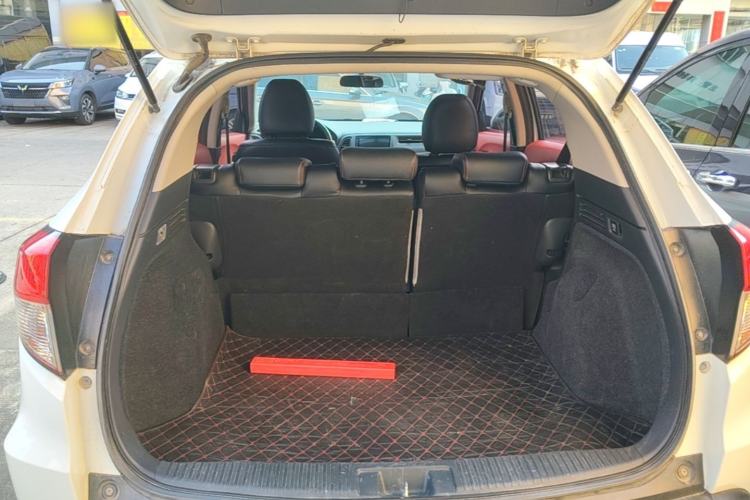 Used Honda Vezel 2020 1.5L CVT Pioneer Edition Trunk