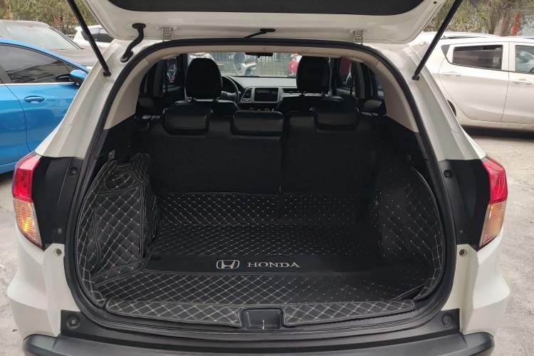 Used Honda Vezel 2020 1.5L CVT Elite Edition Trunk