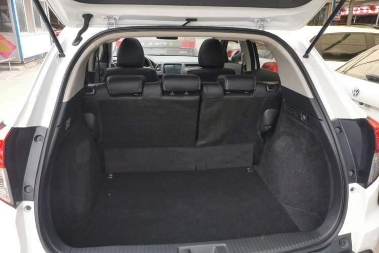 Used Honda Vezel 2020 1.5L CVT Elite Edition Trunk