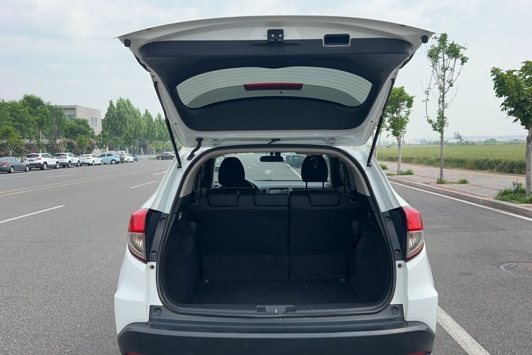 Used Honda Vezel 2020 1.5L CVT Elite Edition Trunk