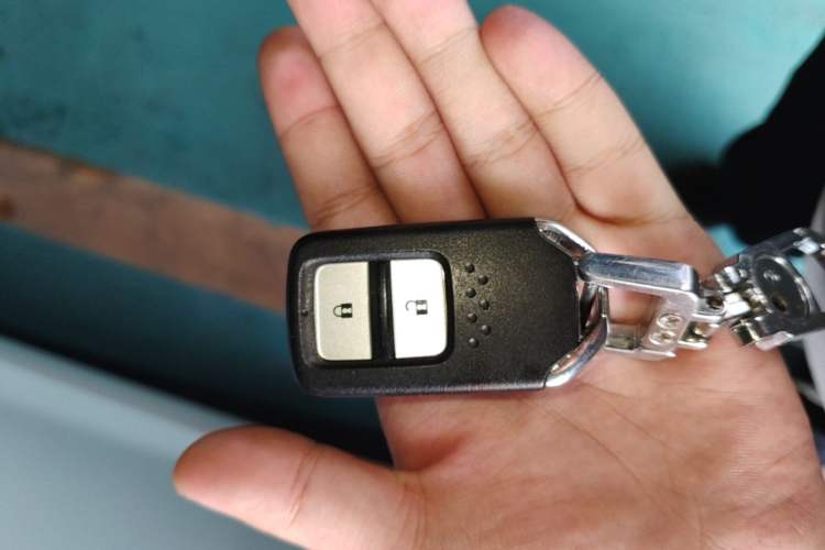 Used Honda Vezel 2020 220 TURBO CVT Luxury Edition Vehicle Key