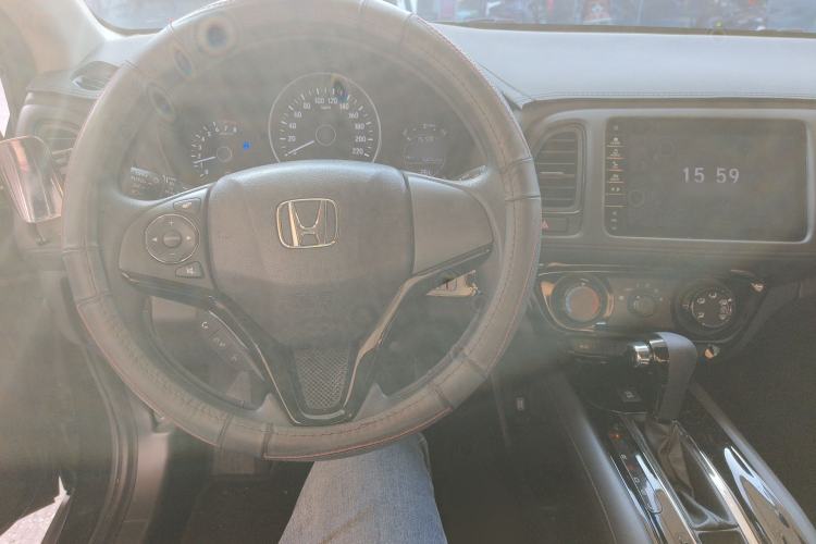 Used Honda Vezel 2022 1.5L CVT Phantom Night Pioneer Edition Center Console